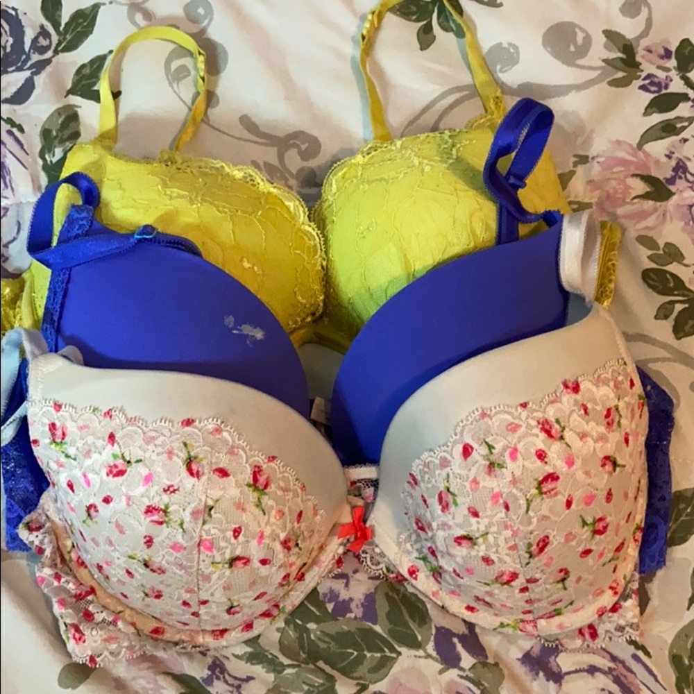 Pink Victoria secret bras